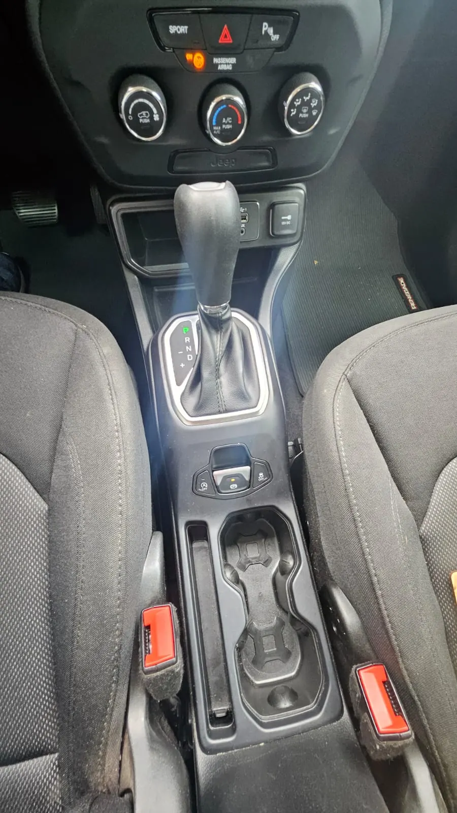 Carro Jeep RENEGADE SPORT 1.8 FLEX — foto 2